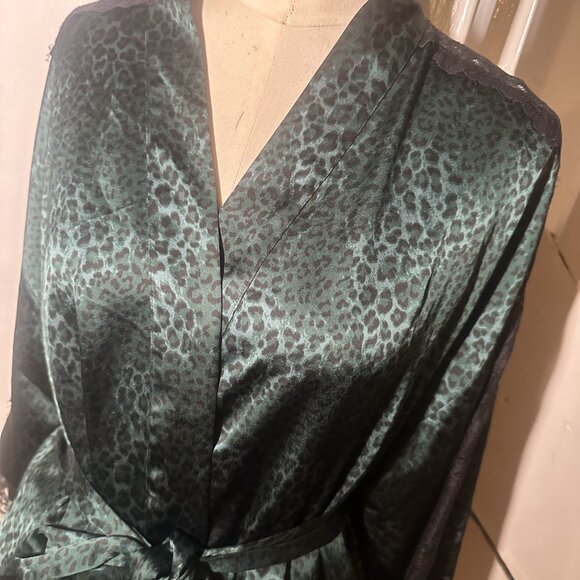 Victoria’s Secret Satin Leopard Robe • Size M/L • Emerald Green - Picture 2 of 3